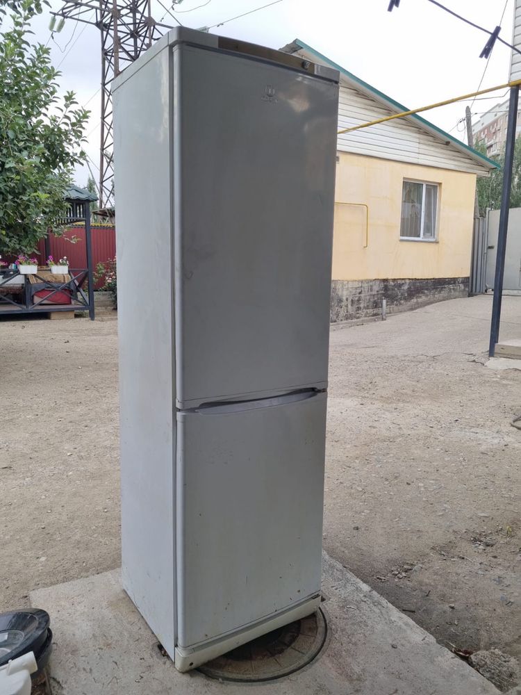 Продам холодильник