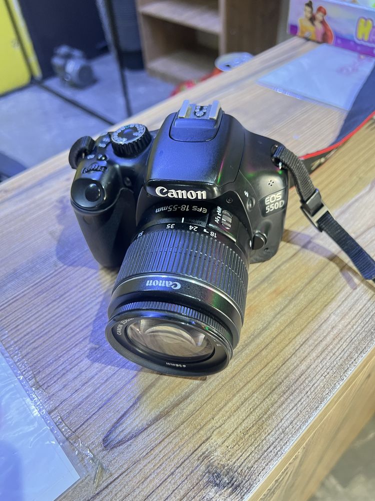 Canon 550D жағдайы жақсы 8 гб флешка