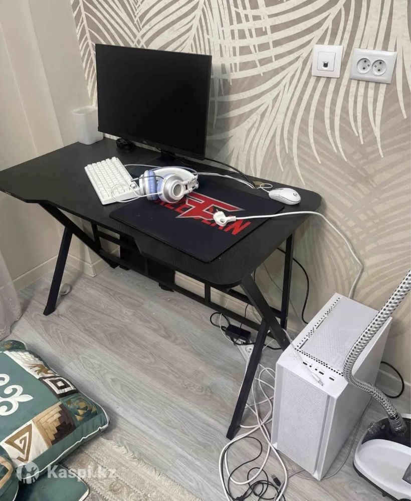 Срочно продам мощный игровой компьютер,в подарок дам стол