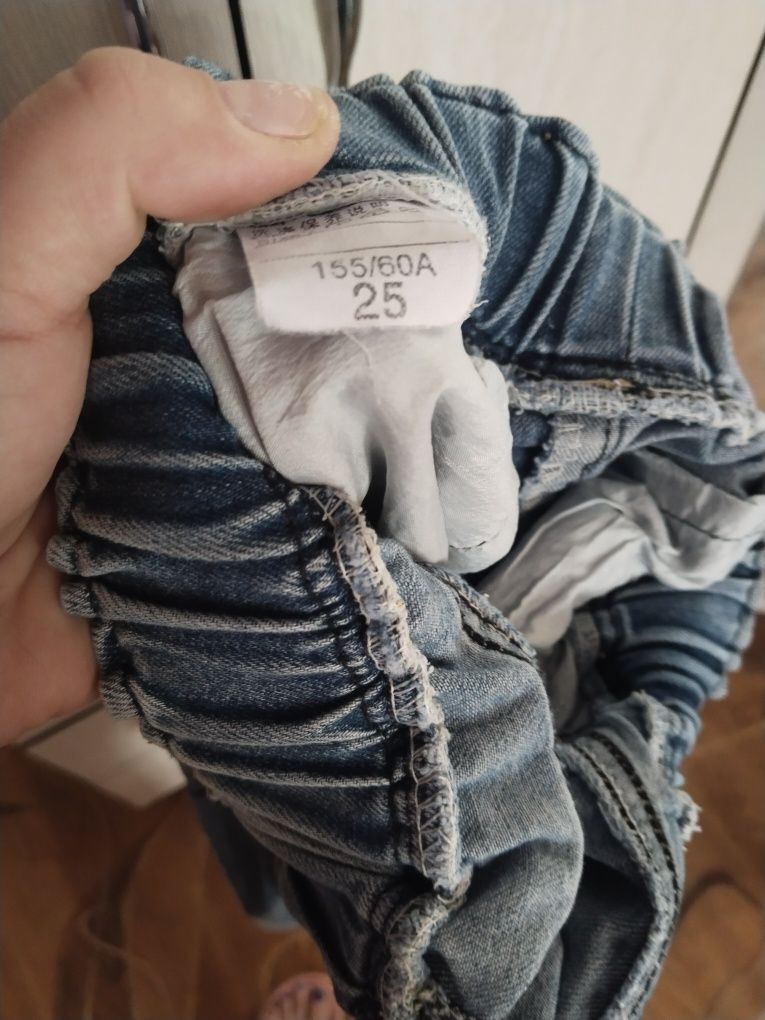 Продам джинсы на девочку