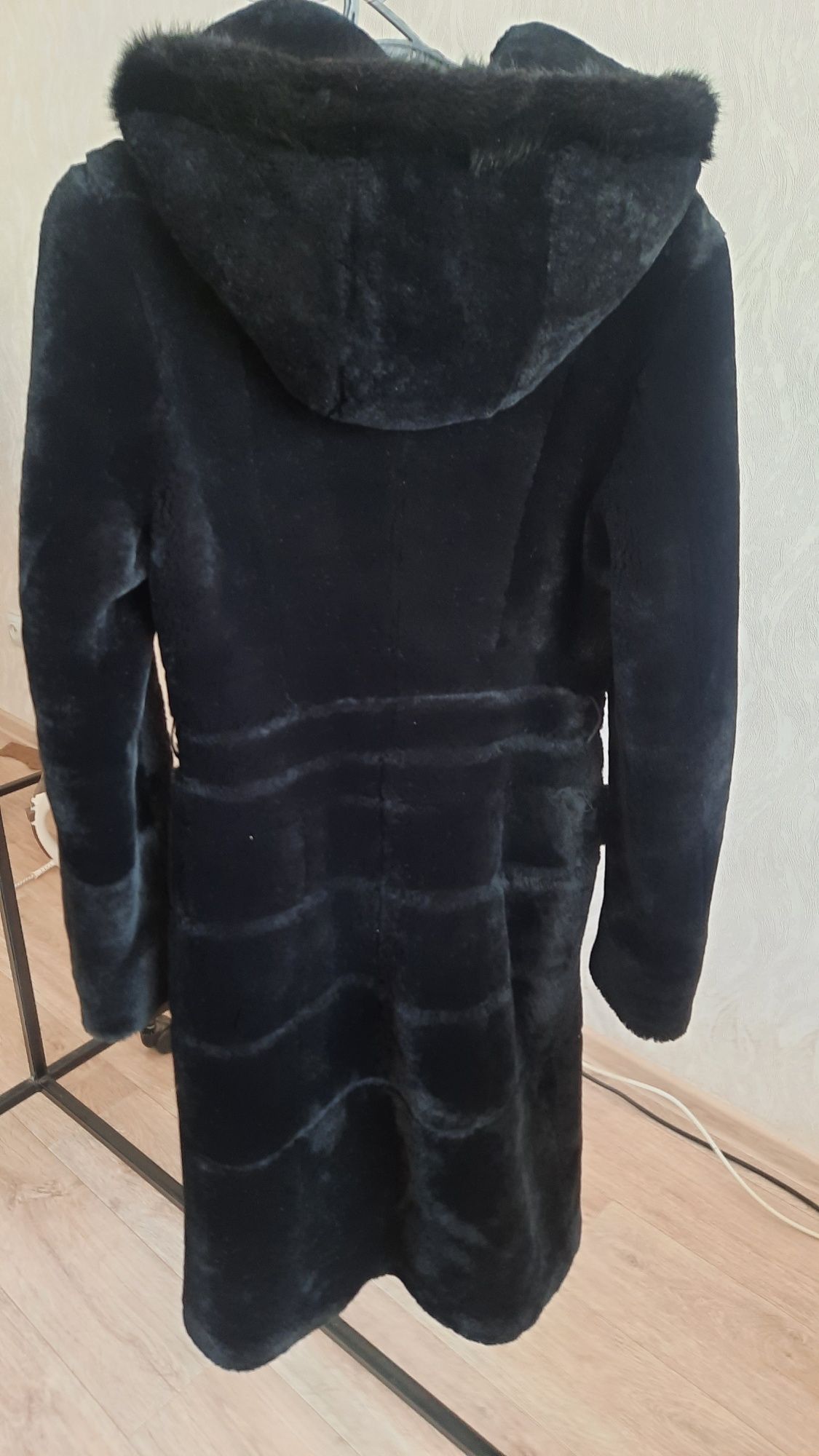 Продам шубу, натуральная овчина, воротник норка