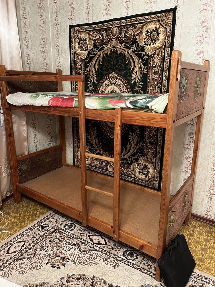 Продам детскую,двухъярусную кровать