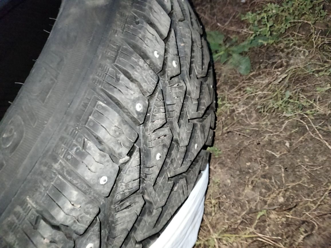 Покрышки зимние 215/65R17 Sun Ice шипы