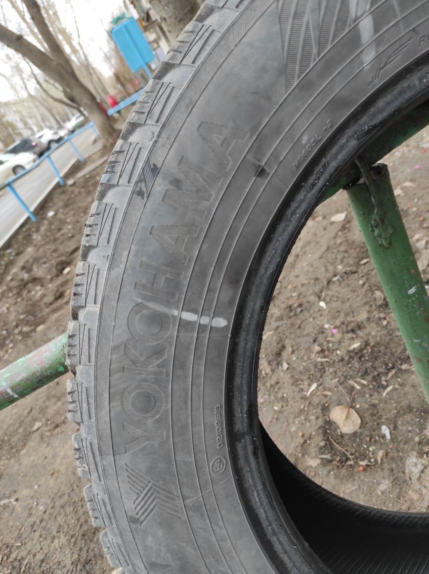 Продам шины зима YOKOHAMA 235*60R18 цена за пару