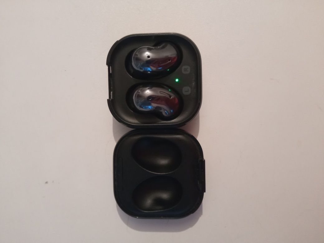 Galaxy buds live