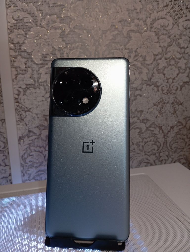 Смартфон OnePlus 11R