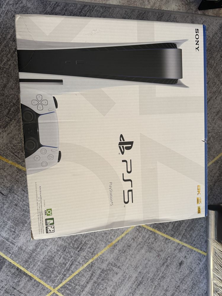 Продам Sony PS5 в идеале