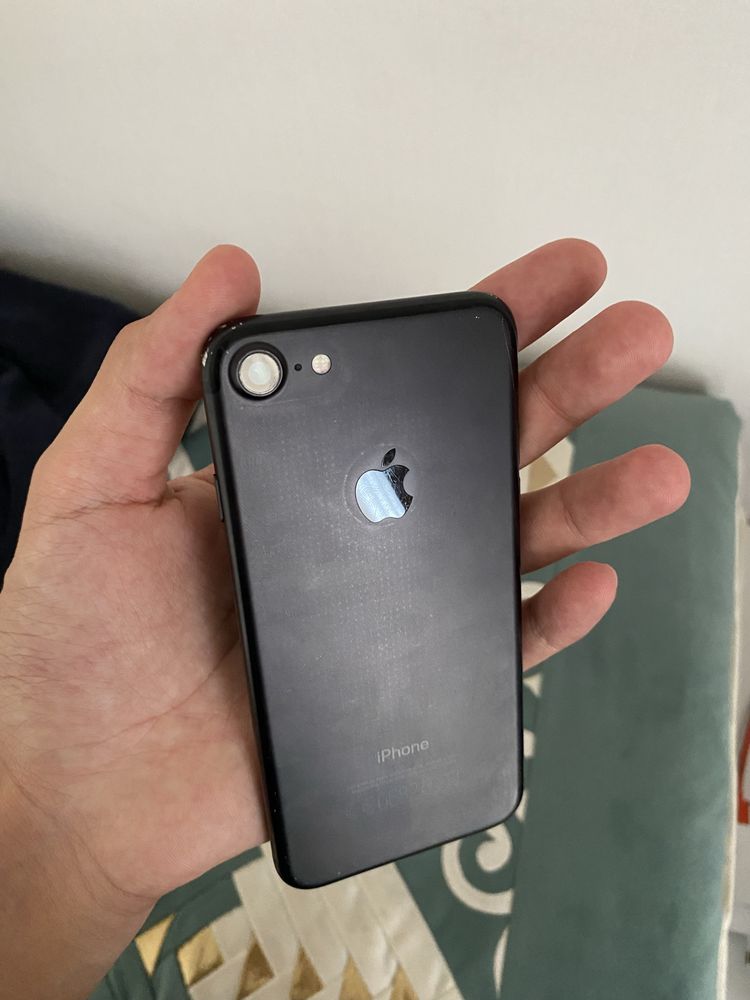 iPhone 7 32 GB в хорошем состояние