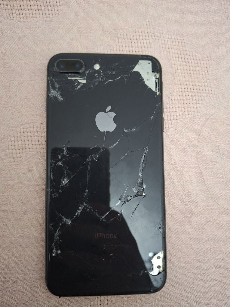 IPhone 7+ разбит экран , на запчасти
