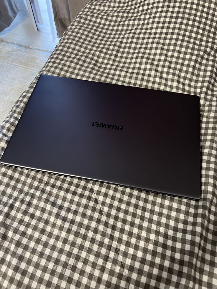 продаю ноутбук Huawei MateBook D 15