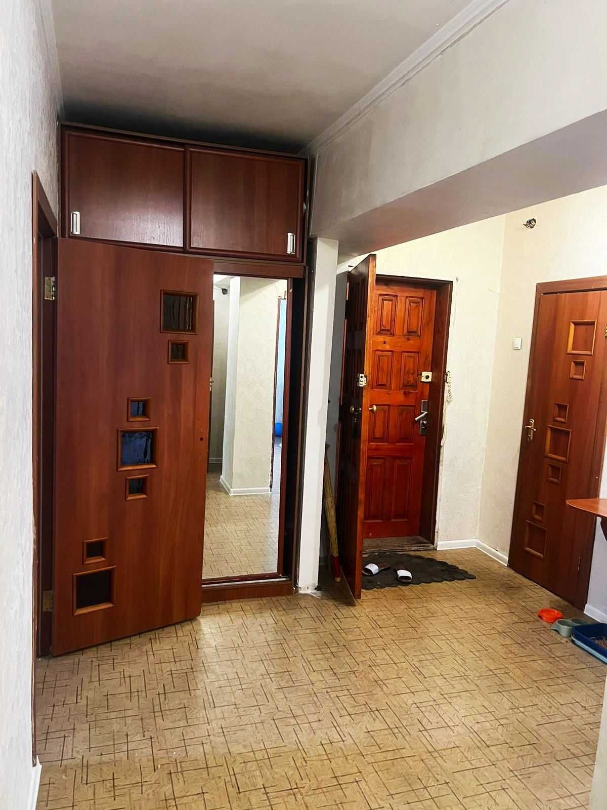 Продам 3-комнатную квартиру в районе перес.улиц Бекмаханова-Свободная.