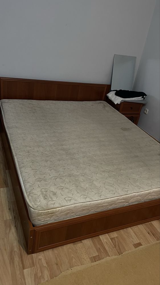 Продам двуспальную кровать
