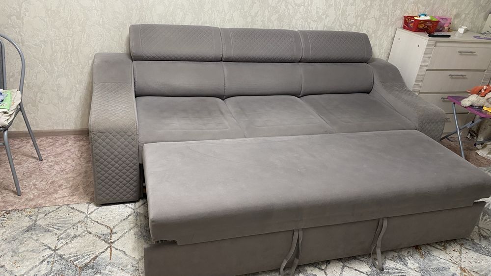 Продам диван размер длина 2,47 см ,ширина 95 см