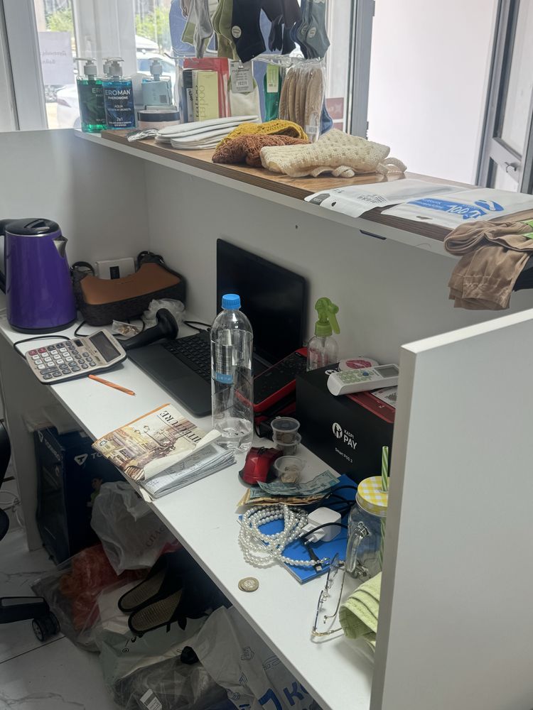 Киім дүкеніне қажетті заттар сатылады
