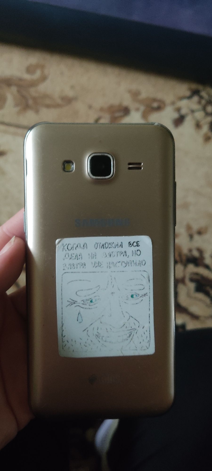 Продам телефоны.
