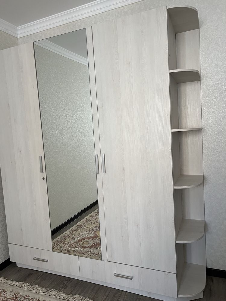 Продам срочно шкаф