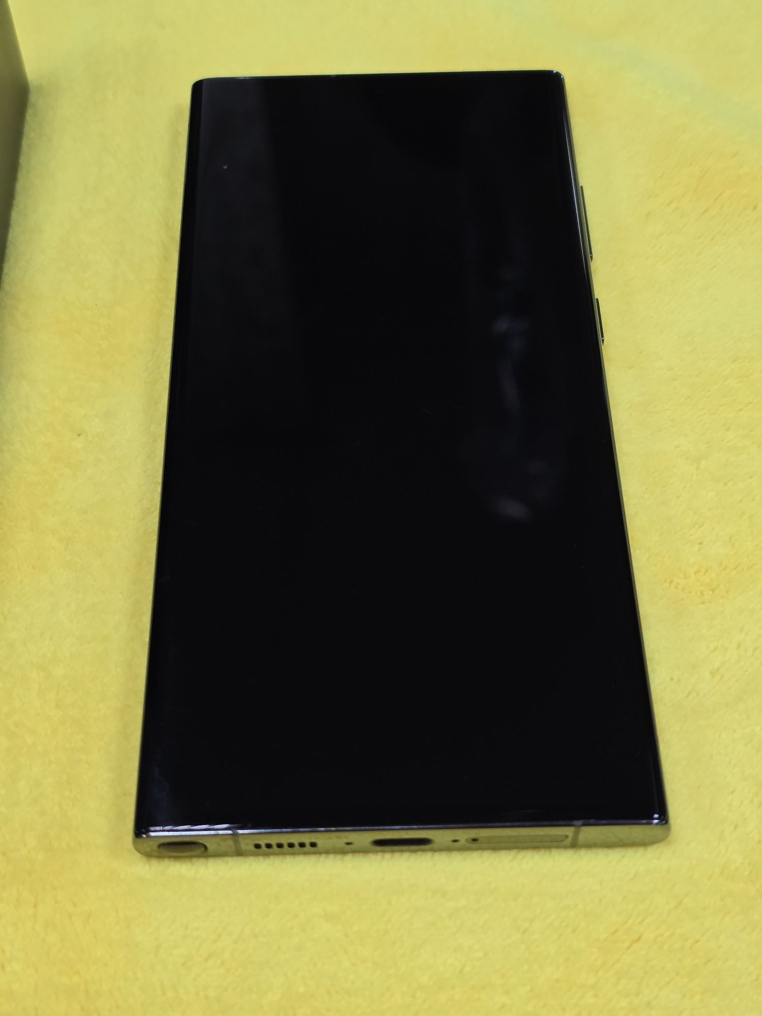 Продам Samsung galaxy s23 почти как новая