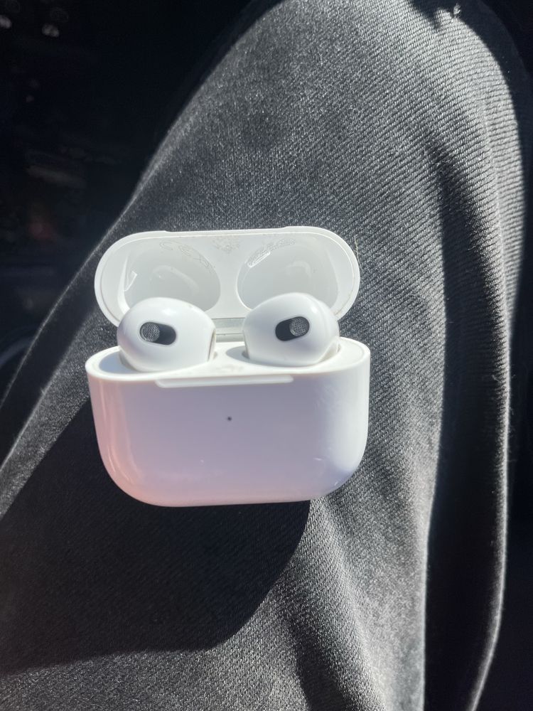 Продам AirPods 3