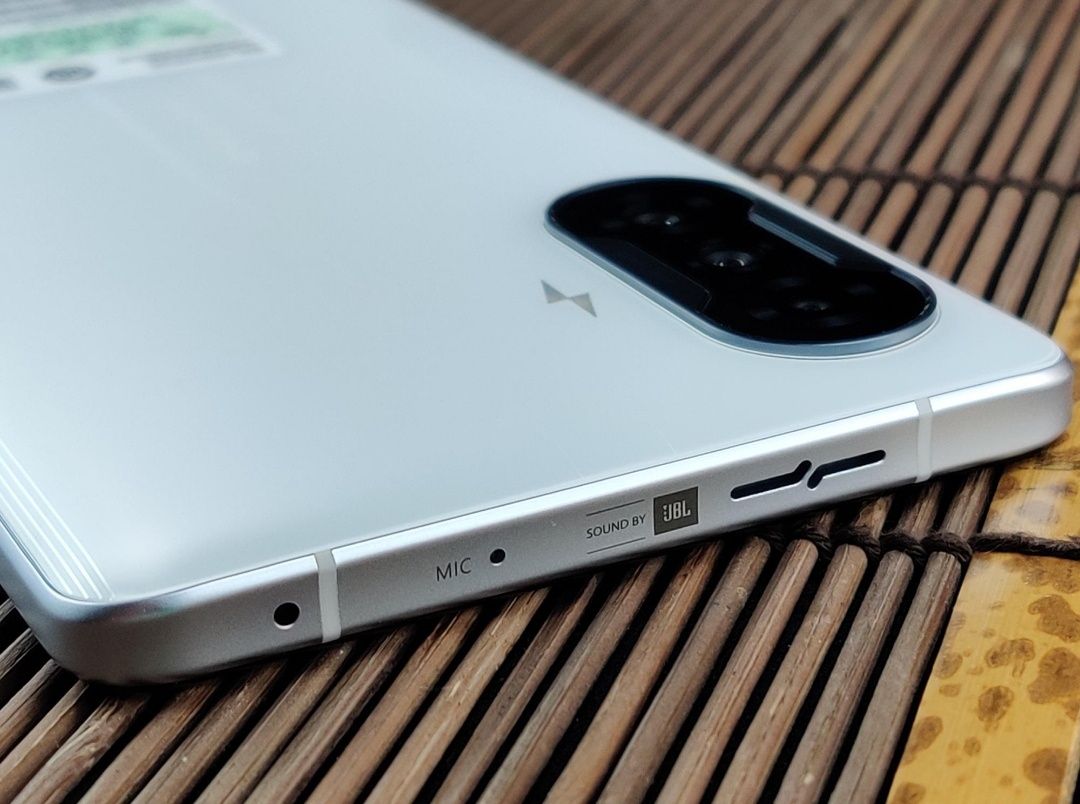 Продаю Redmi K40 Gaming Edition (белый), 12/256 ГБ он же POCO F3GT