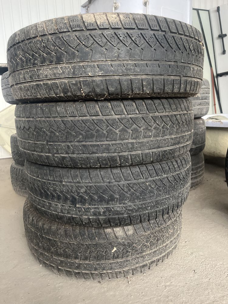 Продам 4 резины комплект зима