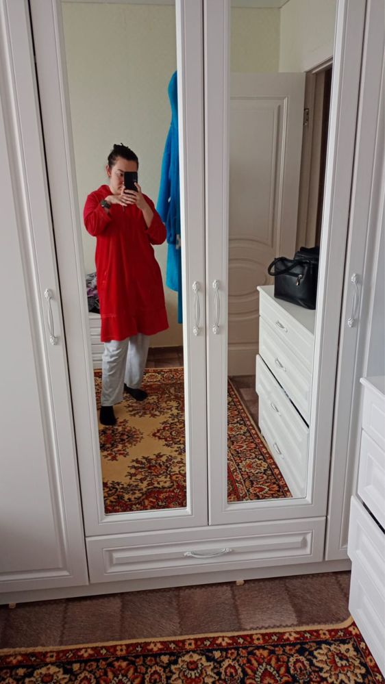 Продам спальный горнитур