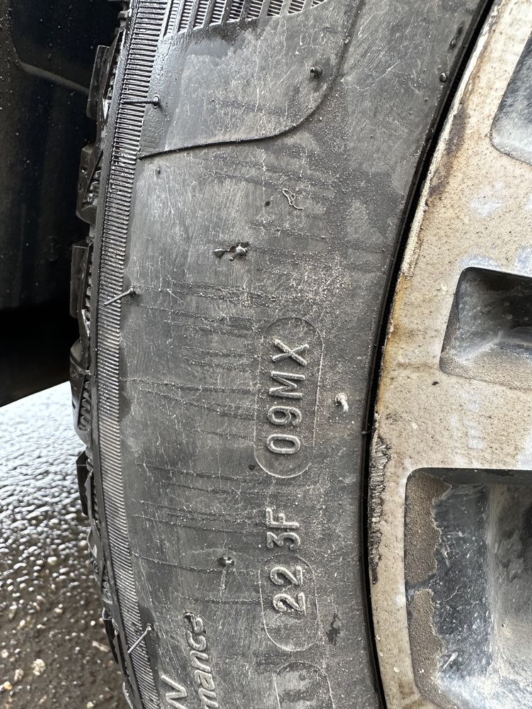 Продам зимнюю резину Michelin x ice north4