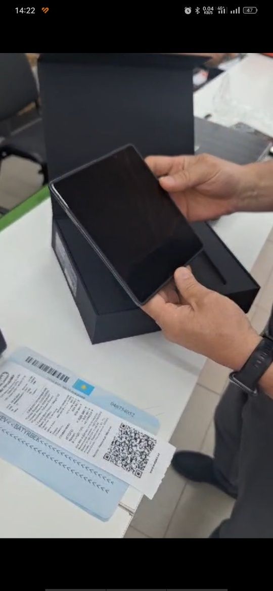 Продам или поменяю телефон планшет Honor Magic V2