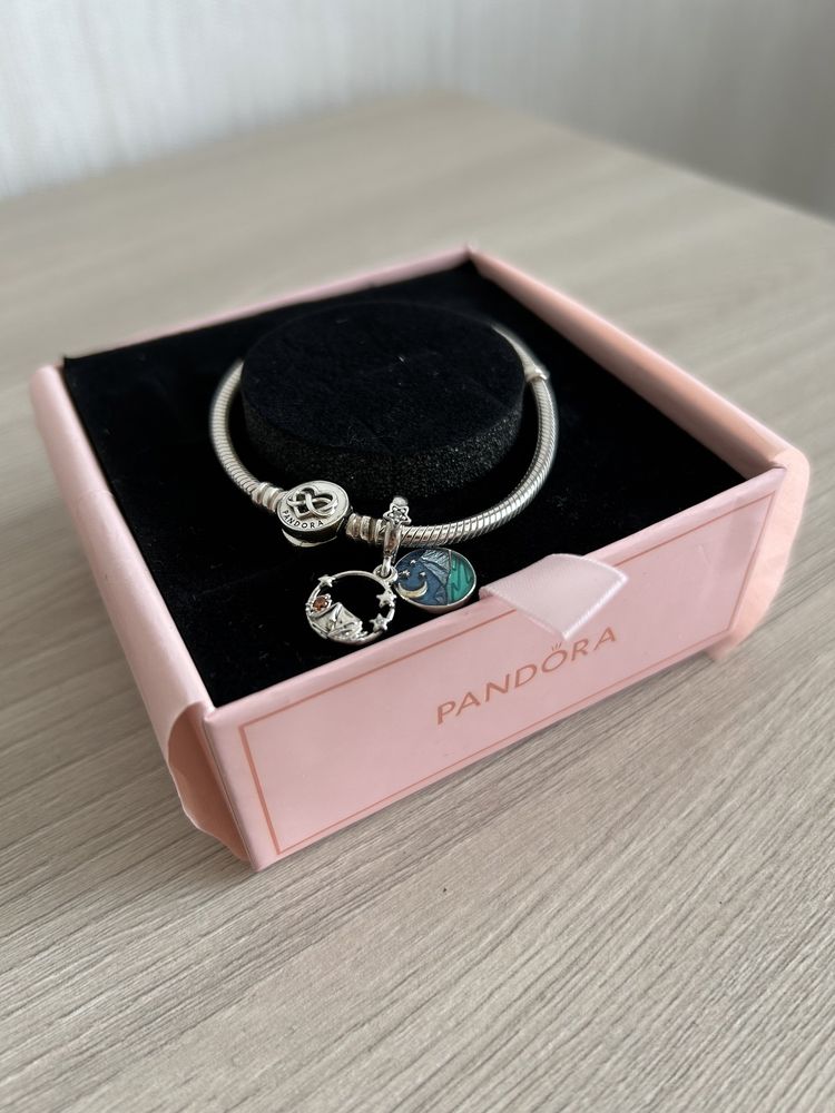 Продам браслет Pandora с шармом