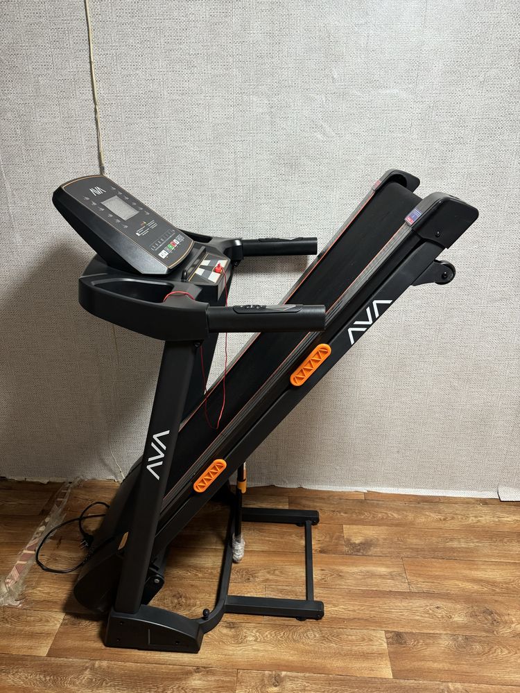 Продам беговую дорожку AVA A4