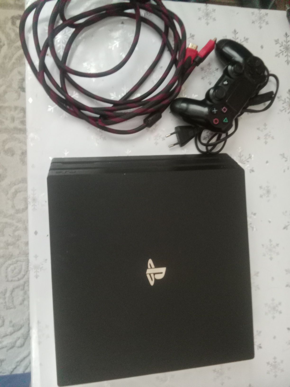 Срочно продам плэйстейшн 4+plus