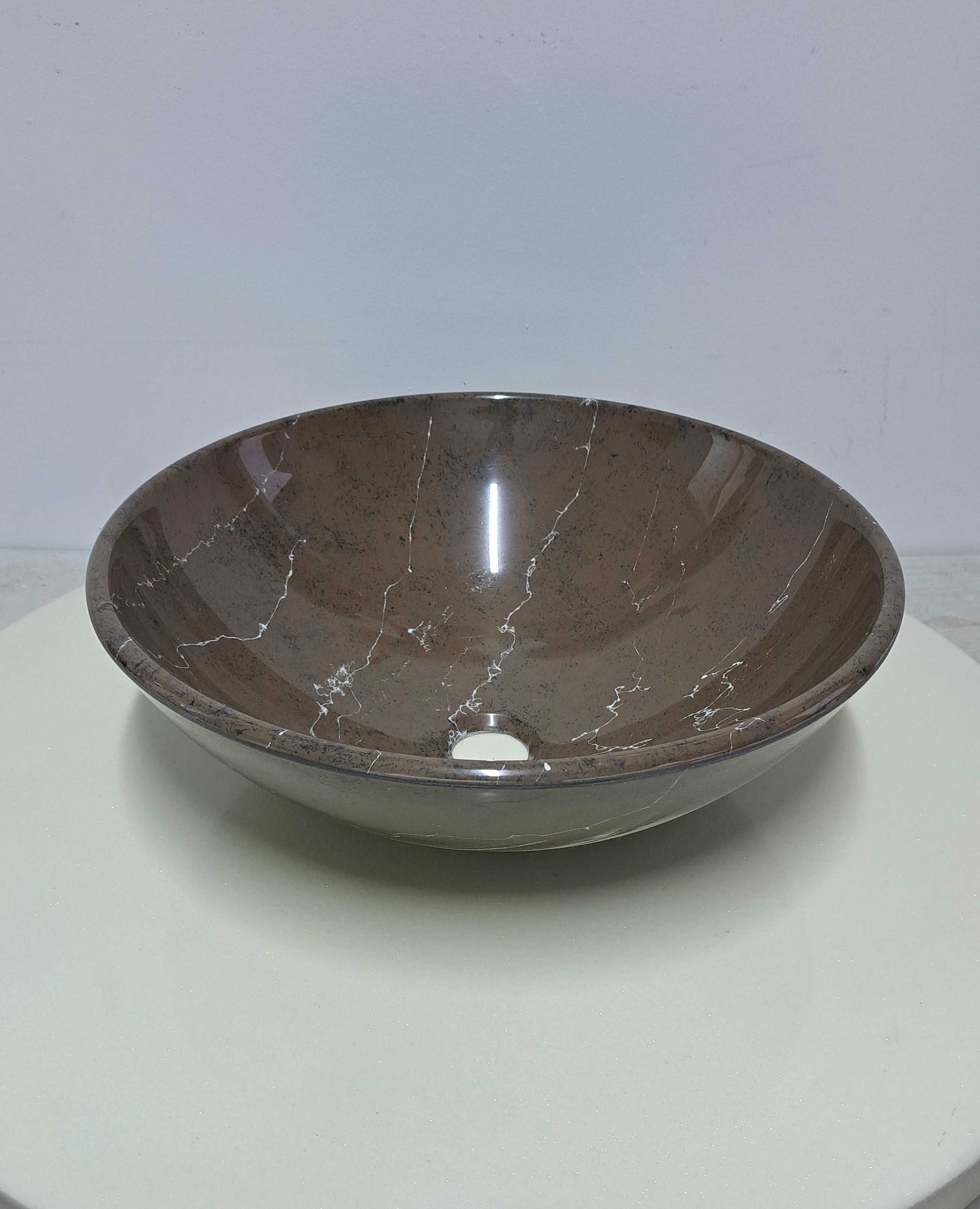 Дизайнерские накладные круглые раковины из искусственного мрамора.