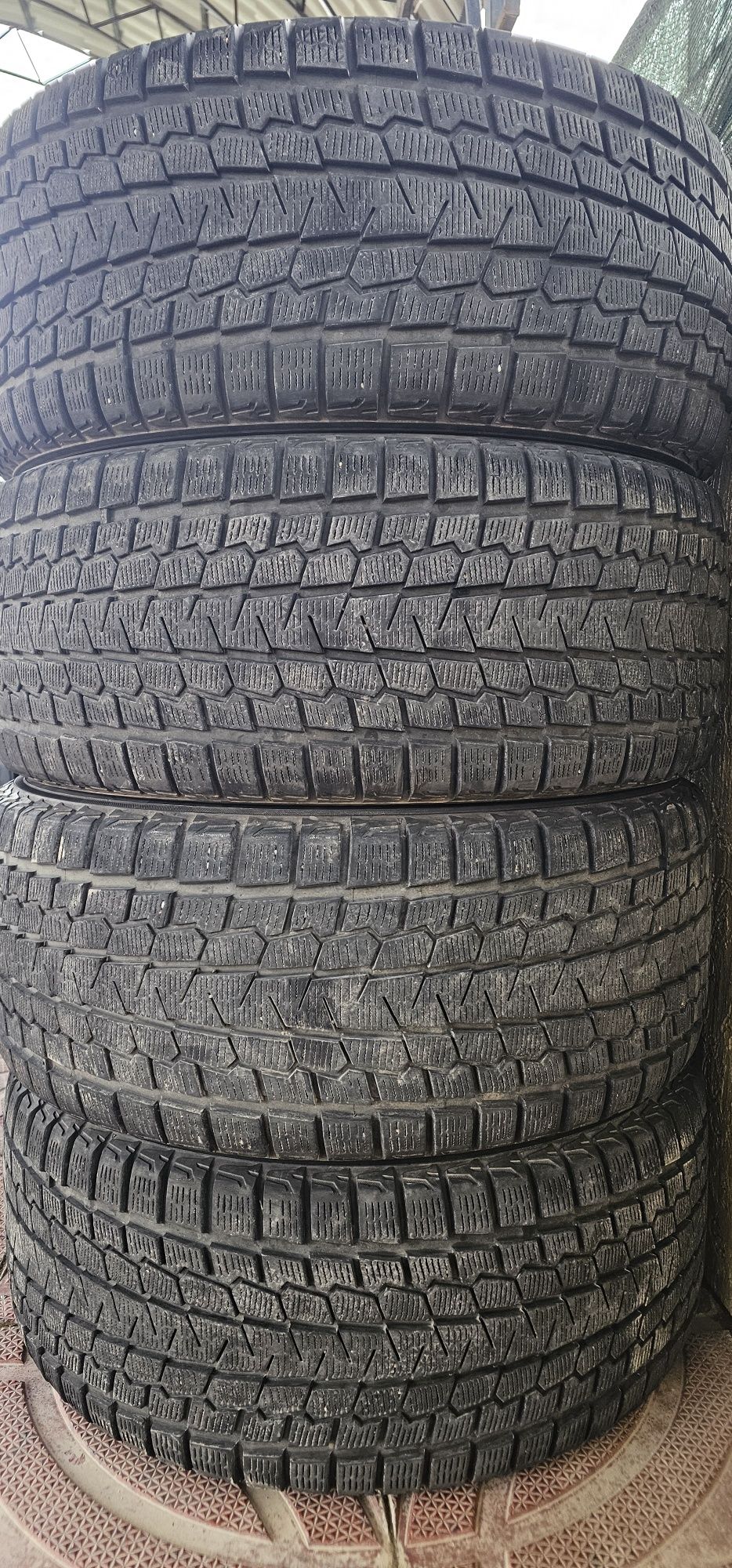 Yakahama 295/40. R21