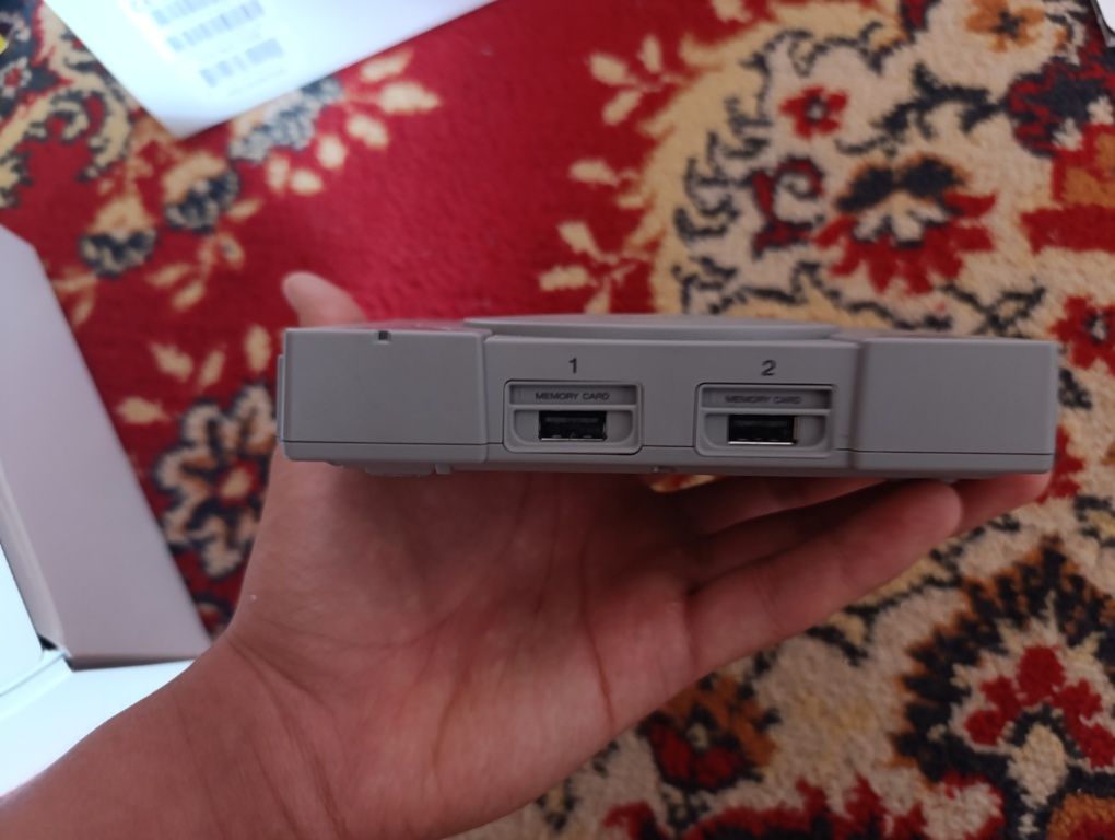 Продам PlayStation Classic — с дополнительными играми!