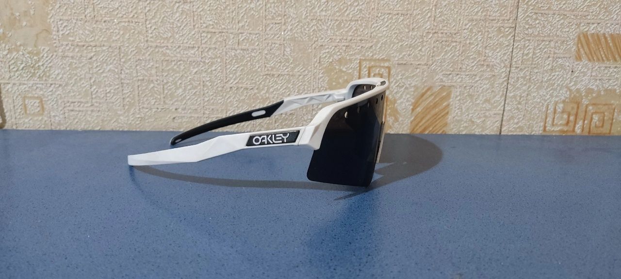 Очки Oakley белые