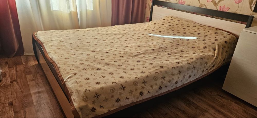 Продам двухспальную кровать