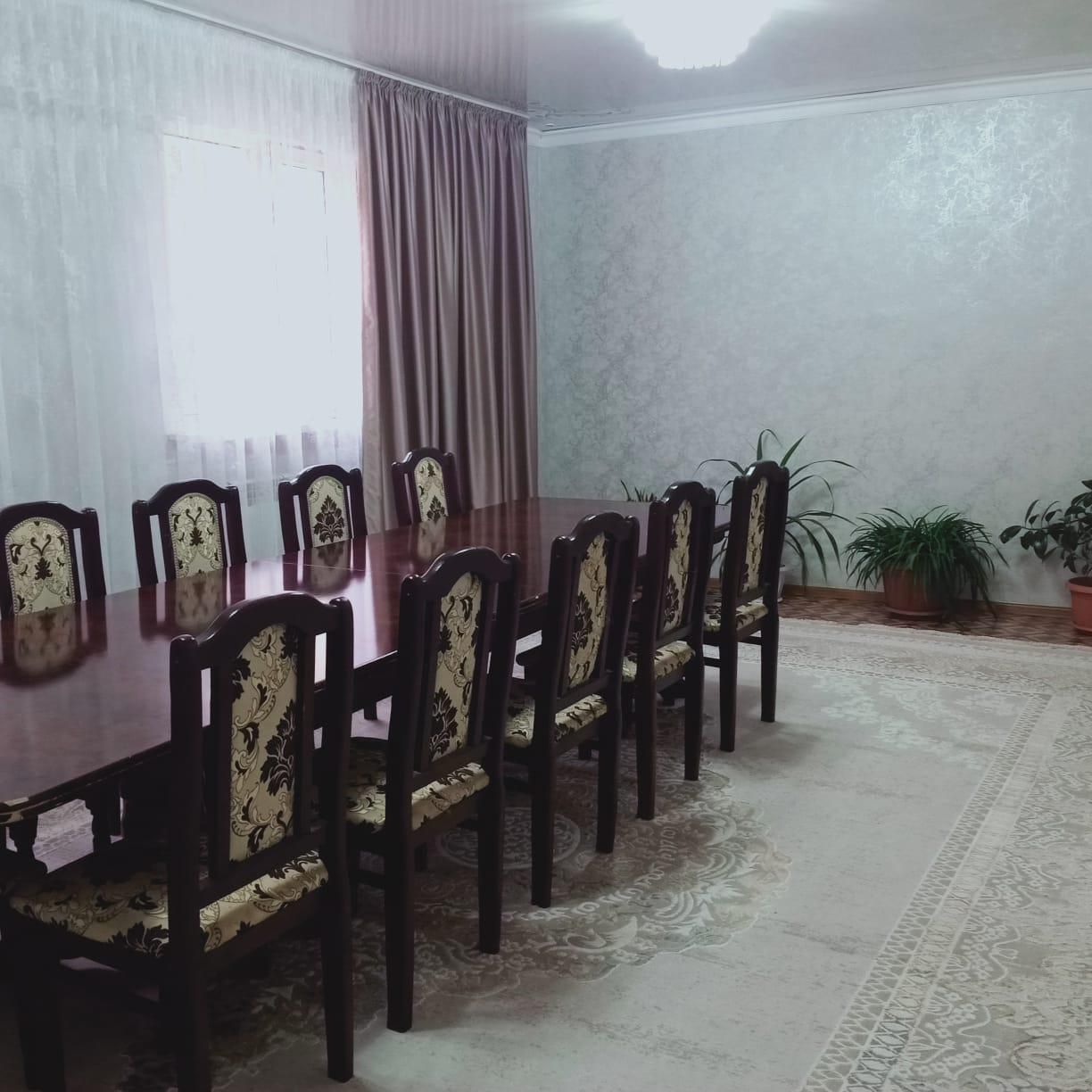 Срочно продается стол, стулья