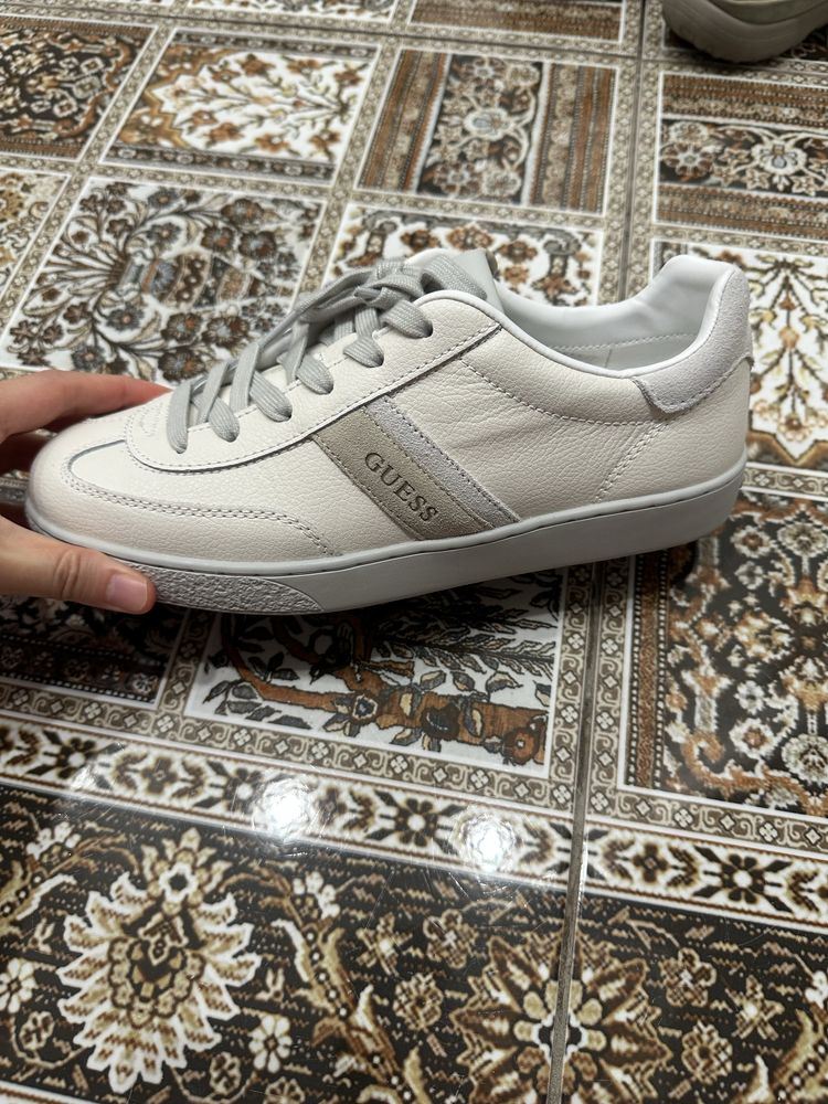 Продам кеды Guess