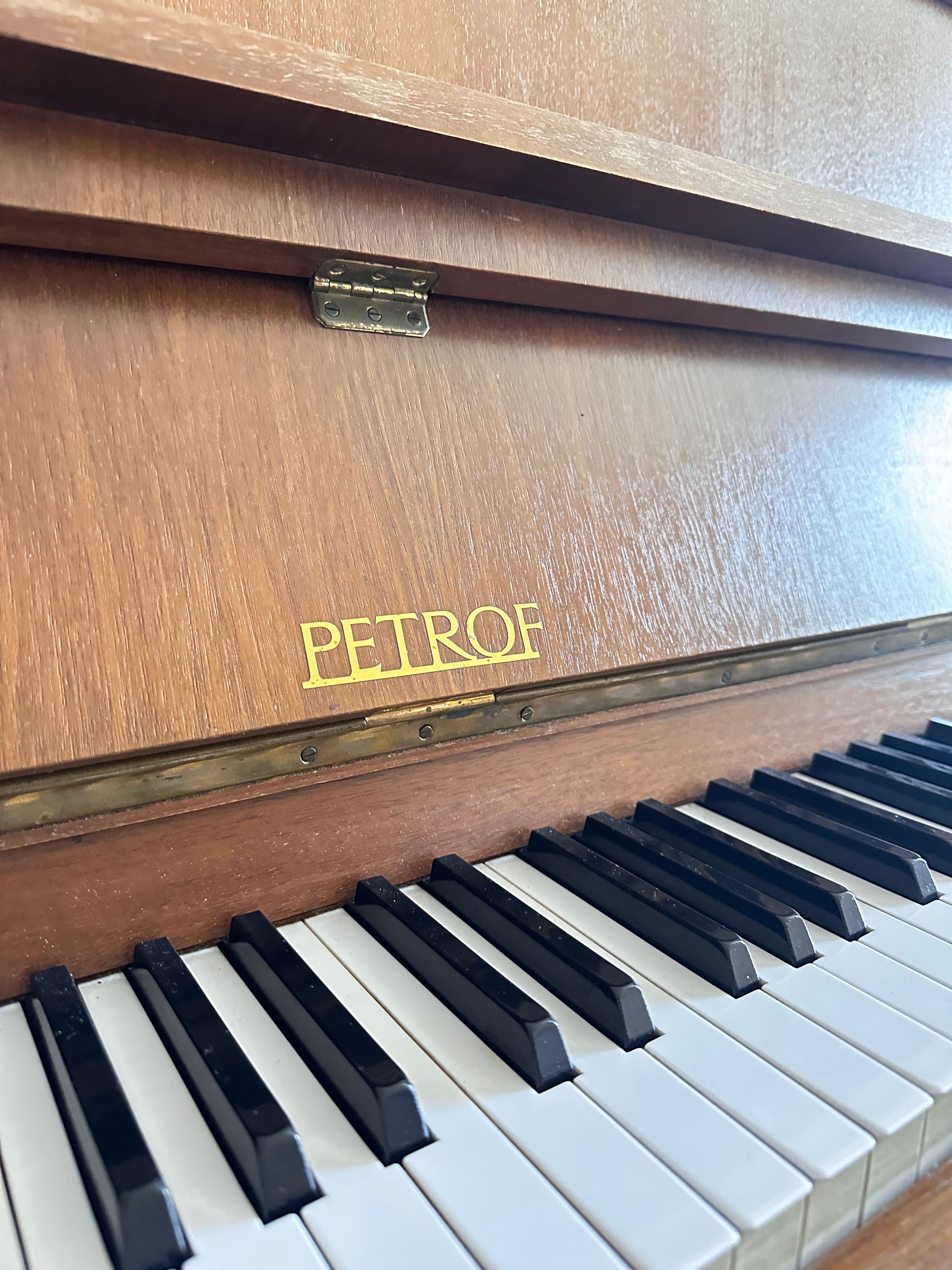 Пианино классическое Petrof