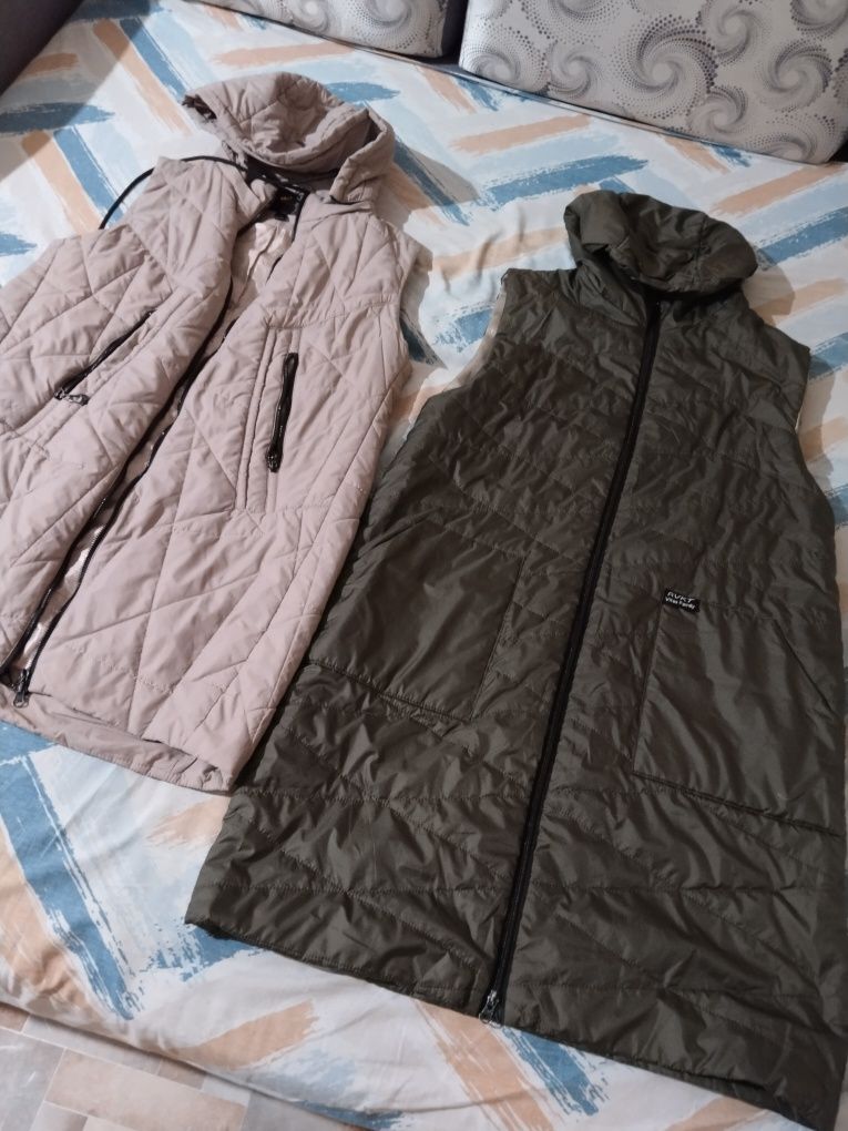 Жилетки две продам