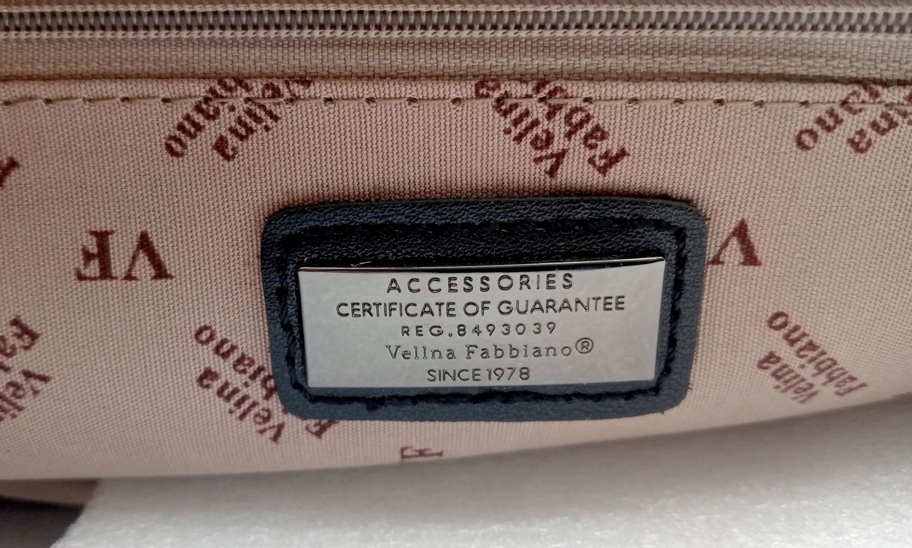 Продам женскую сумку VELINA FABBIANO,