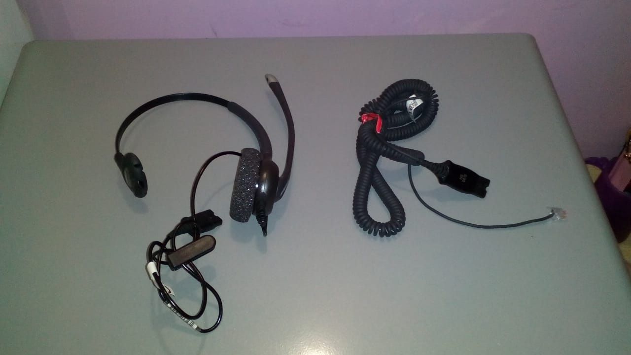 Телефонная гарнитура Plantronics наушники и микрофон, Новые!!!