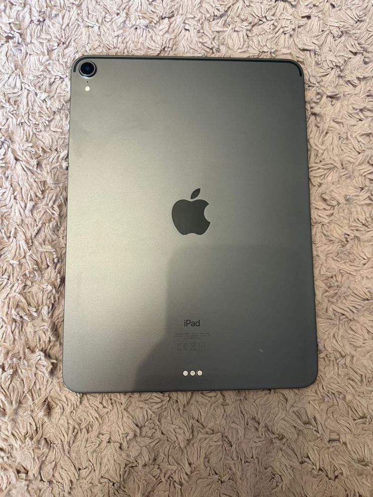 iPad 2018 Pro 265gb WiFi. Торг есть.Обмена нет.Коробок нет.