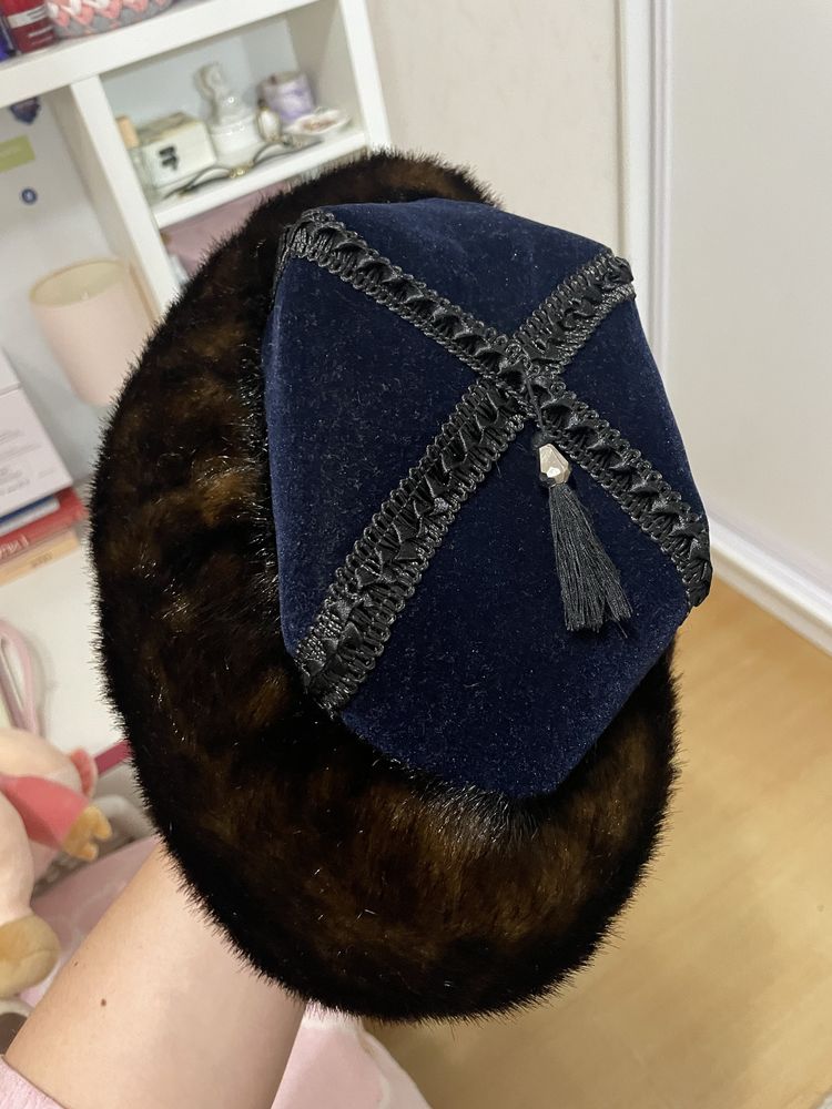 Теплые шапки, кофты