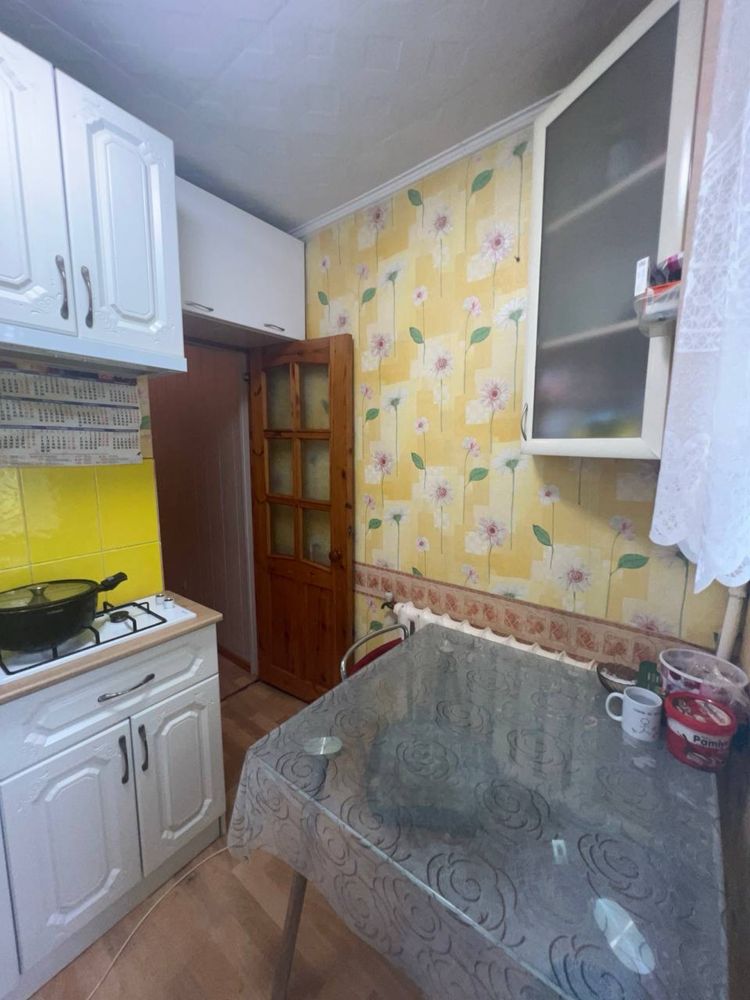 Продам двух комнатную квартиру, в центре города