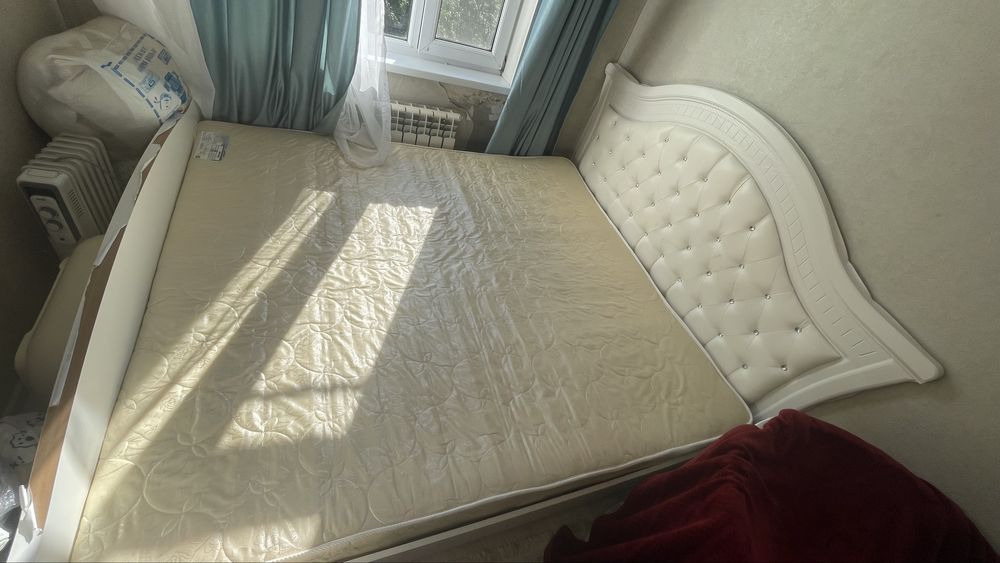 Проодам кровать с матрасом