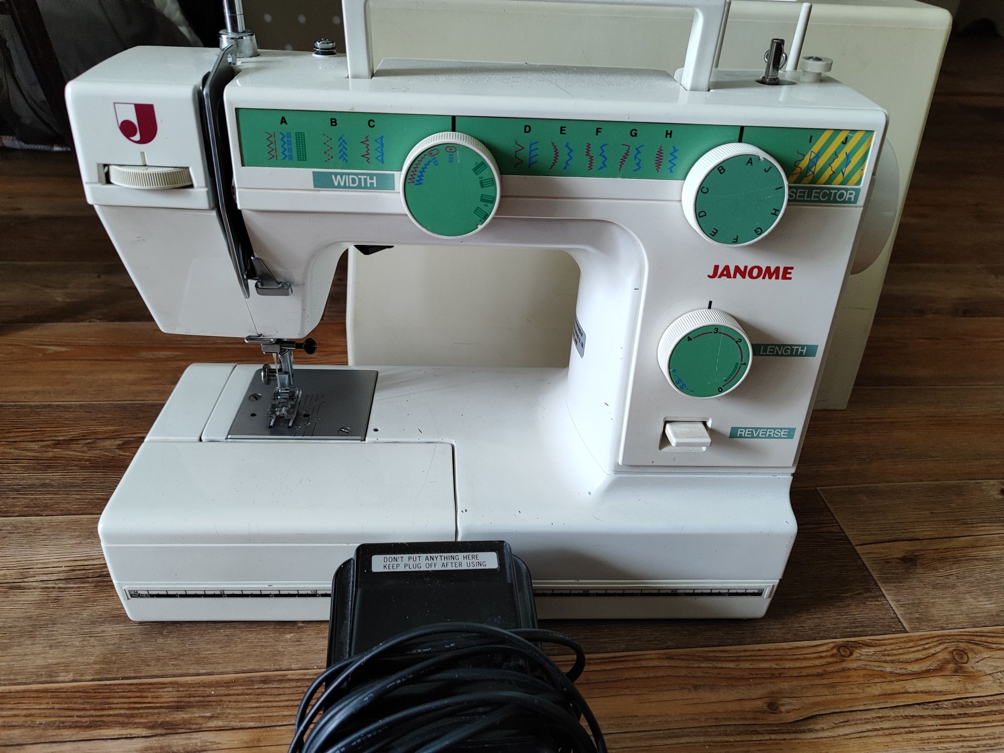 Janome  L - 396G