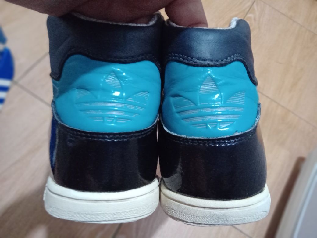 Кроссовки "Adidas", женские