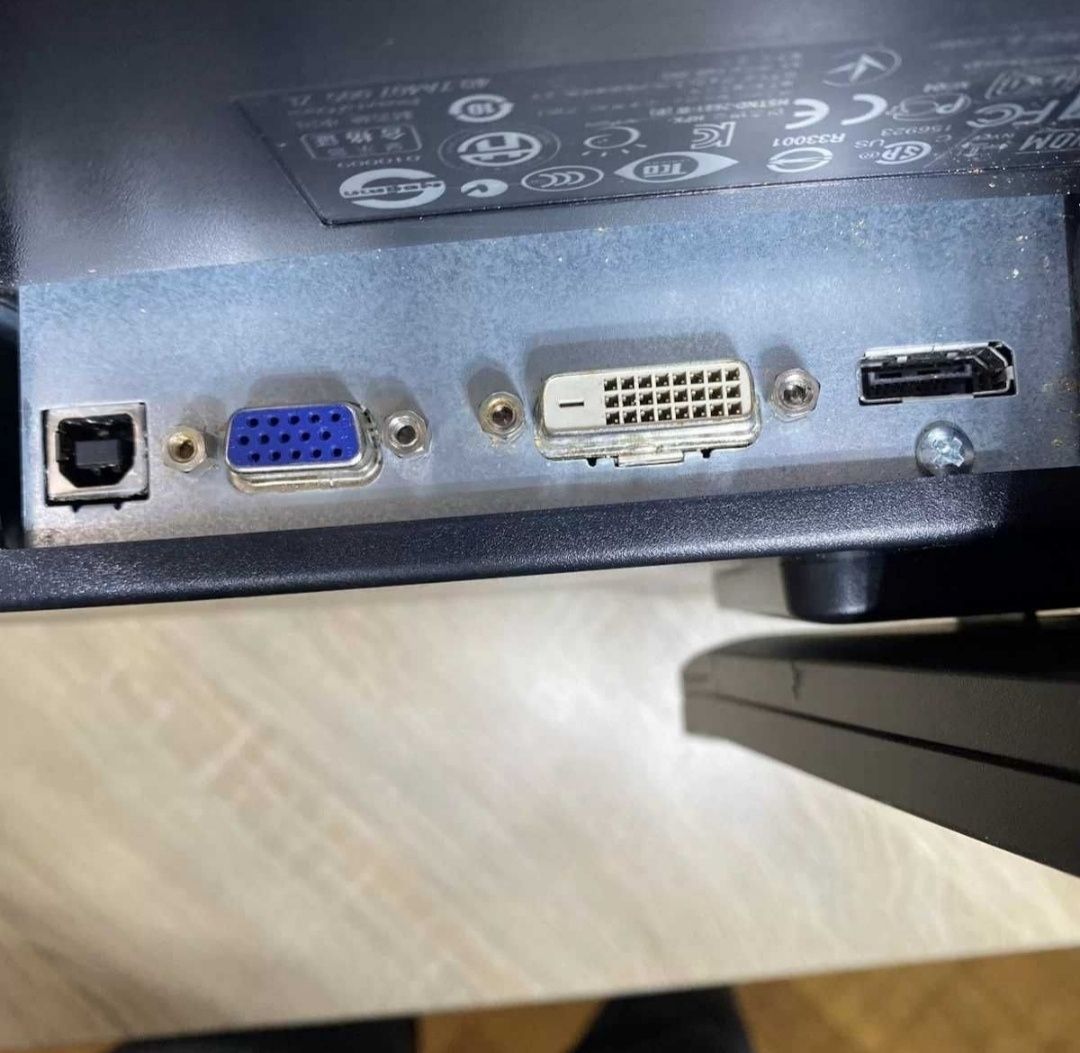 Монитор HP 24" DisplayPort WLED (Регулировка высоты манитора)