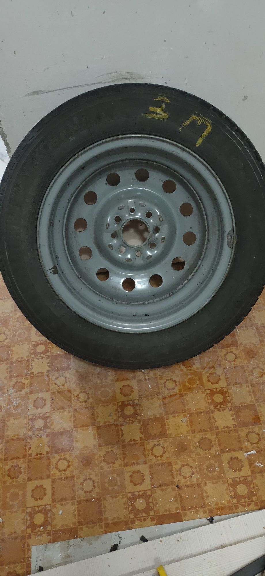 Продам резину, шины 175/65/14 один