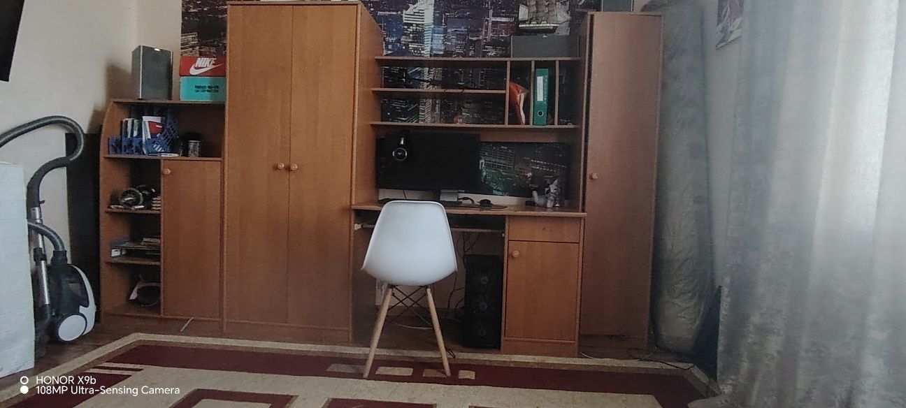 Продам стенку, компьютерный стол, шкаф, пенал
